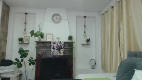 Snapshot of emma_hassani chatting on 04-20-26, 02:09 Tell me Emma online show from 04-20-26, 02:09
