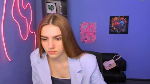 Snapshot of emma_hazell chatting on 04-17-26, 02:09 Emma online show from 04-17-26, 02:09