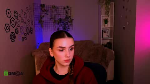 Snapshot of emma_hazell chatting on 04-25-26, 01:41 Emma online show from 04-25-26, 01:41