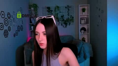 Snapshot of emma_hazell chatting on 05-05-26, 12:24 Emma online show from 05-05-26, 12:24