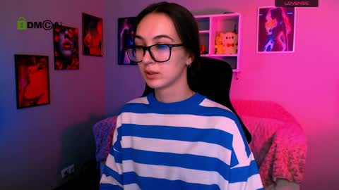 Snapshot of emma_hazell chatting on 05-07-26, 01:49 Emma online show from 05-07-26, 01:49