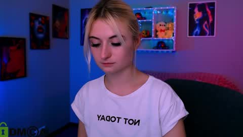 Snapshot of emma_hazell chatting on 05-09-26, 07:19 Emma online show from 05-09-26, 07:19