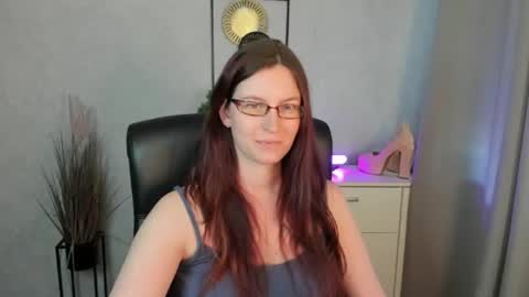 Snapshot of emma_lust94 chatting on 06-29-26, 10:15 emma online show from 06-29-26, 10:15