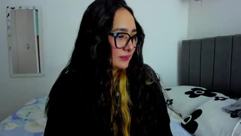 Emma online show from 04-17-26, 01:41