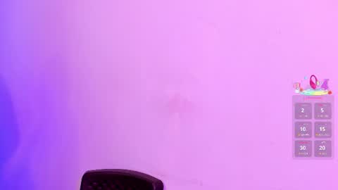 Snapshot of emma_walton_ chatting on 06-10-26, 11:31 online show from 06-10-26, 11:31