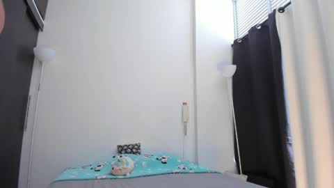 Snapshot of emmaclark_1 chatting on 05-21-26, 07:43 emmaclark_1 online show from 05-21-26, 07:43
