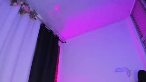 emmaclark_1 online show from 07-18-26, 07:06