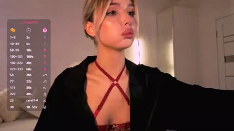 Snapshot of emmakeam_ chatting on 07-24-26, 03:59 Emma online show from 07-24-26, 03:59