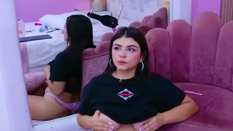 Snapshot of emmaleems chatting on 04-14-26, 06:14 Emma Lee online show from 04-14-26, 06:14