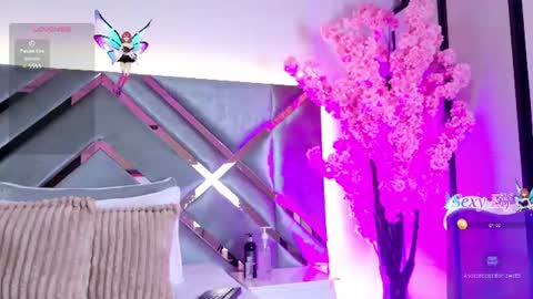 Snapshot of emmalove01 chatting on 06-10-26, 02:34 emmalove01 online show from 06-10-26, 02:34