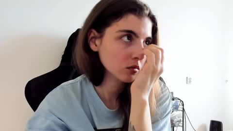 Emma online show from 04-25-26, 01:03