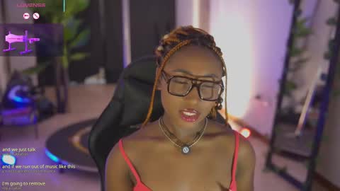 Snapshot of emmasanzoficial chatting on 03-05-26, 11:39 Sara online show from 03-05-26, 11:39