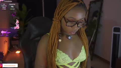 Snapshot of emmasanzoficial chatting on 03-09-26, 12:20 Sara online show from 03-09-26, 12:20