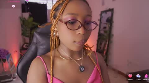 Snapshot of emmasanzoficial chatting on 03-16-26, 03:49 Sara online show from 03-16-26, 03:49