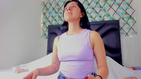 Snapshot of emmawillliams chatting on 04-05-26, 04:59 Emma online show from 04-05-26, 04:59