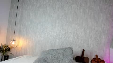 emmazc_ online show from 04-16-26, 08:31