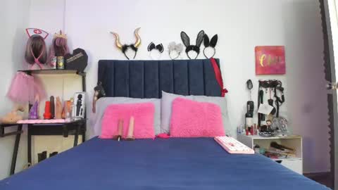 Snapshot of emmily_giraldo chatting on 07-10-26, 12:41 online show from 07-10-26, 12:41
