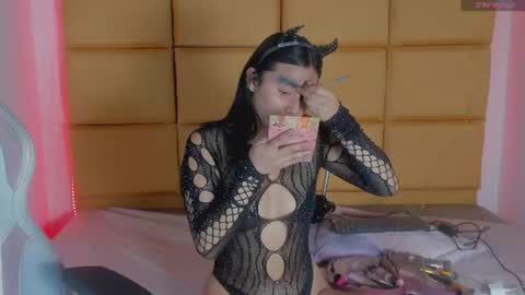emmily_jade_ online show from 06-15-26, 02:30