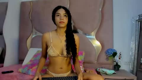 Snapshot of emmy_htt chatting on 06-07-26, 02:21 Emmy htt online show from 06-07-26, 02:21