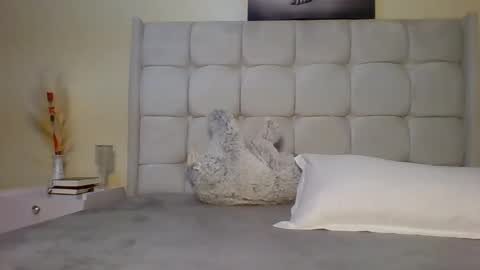 Snapshot of empressvee24 chatting on 11-11-25, 11:43 vee online show from 11-11-25, 11:43