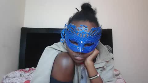 Snapshot of empressvee24 chatting on 11-21-25, 03:27 vee online show from 11-21-25, 03:27