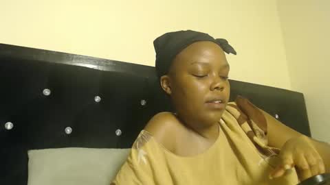 Snapshot of empressvee25 chatting on 12-22-25, 08:50 empress online show from 12-22-25, 08:50