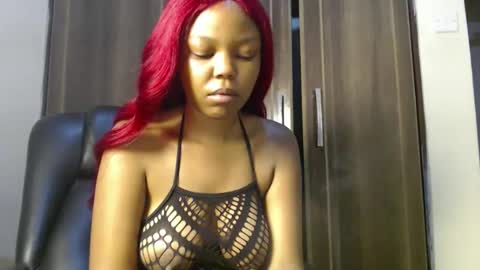 Snapshot of empressvee25 chatting on 01-11-26, 07:02 empress online show from 01-11-26, 07:02