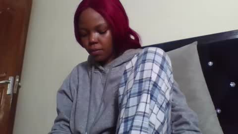 Snapshot of empressvee25 chatting on 02-22-26, 06:39 empress online show from 02-22-26, 06:39