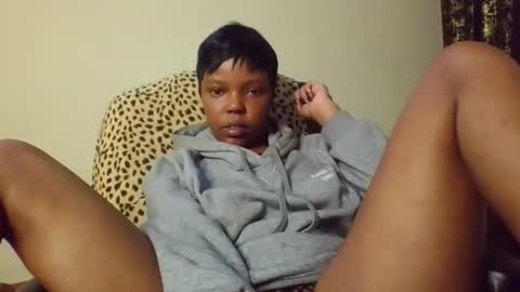 Snapshot of empressvee25 chatting on 02-23-26, 11:35 empress online show from 02-23-26, 11:35