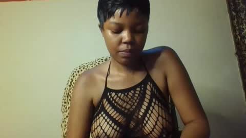 Snapshot of empressvee25 chatting on 02-24-26, 03:21 empress online show from 02-24-26, 03:21