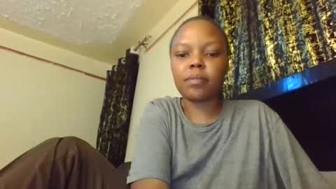 Snapshot of empressvee25 chatting on 02-28-26, 07:15 empress online show from 02-28-26, 07:15