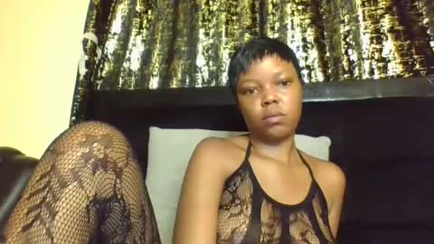 Snapshot of empressvee25 chatting on 03-02-26, 02:13 empress online show from 03-02-26, 02:13