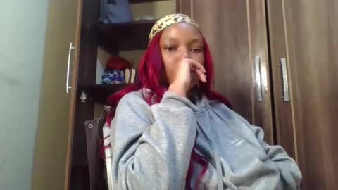 Snapshot of empressvee25 chatting on 03-10-26, 06:24 empress online show from 03-10-26, 06:24