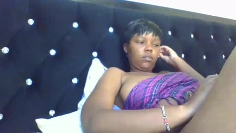 Snapshot of empressvee25 chatting on 04-05-26, 11:24 empress online show from 04-05-26, 11:24