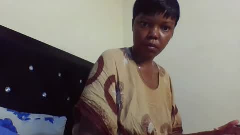 Snapshot of empressvee25 chatting on 04-06-26, 05:19 empress online show from 04-06-26, 05:19