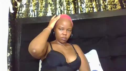 Snapshot of empressvee25 chatting on 04-11-26, 07:45 empress online show from 04-11-26, 07:45