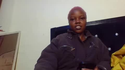 Snapshot of empressvee25 chatting on 04-16-26, 02:23 empress online show from 04-16-26, 02:23