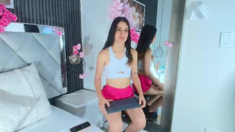 EMY FERRER online show from 04-22-26, 04:15