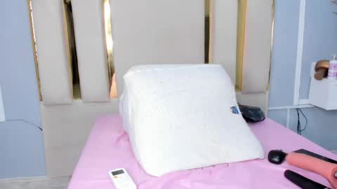 Emy online show from 05-21-26, 01:07