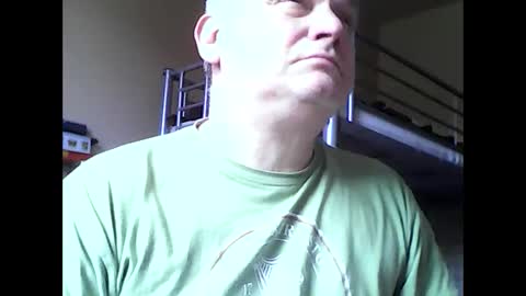 Snapshot of englishguysurrey chatting on 05-15-26, 09:38 englishguysurrey online show from 05-15-26, 09:38