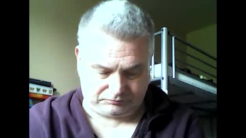 Snapshot of englishguysurrey chatting on 05-20-26, 09:15 englishguysurrey online show from 05-20-26, 09:15