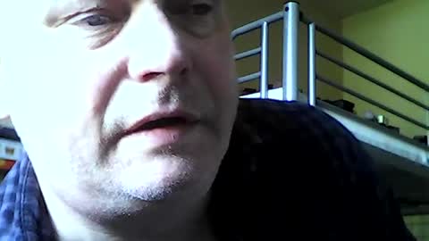 Snapshot of englishguysurrey chatting on 06-14-26, 06:15 englishguysurrey online show from 06-14-26, 06:15