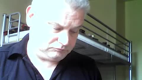Snapshot of englishguysurrey chatting on 06-22-26, 09:17 englishguysurrey online show from 06-22-26, 09:17