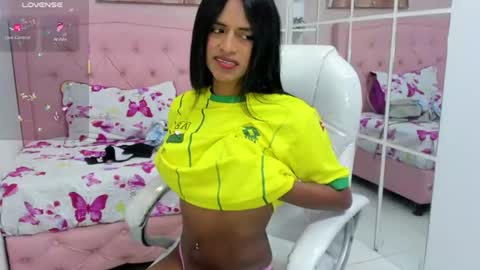 Snapshot of enyelin chatting on 06-23-26, 10:19 Enyenlina online show from 06-23-26, 10:19