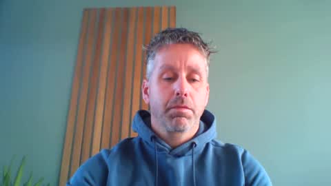 Snapshot of enzoenzo7 chatting on 02-19-25, 02:12 Enzos Massive Cock online show from 02-19-25, 02:12