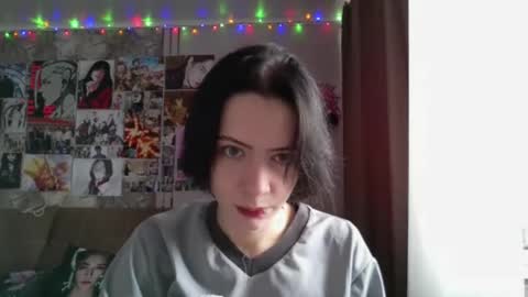 Snapshot of epifaniapaolino chatting on 01-19-26, 09:13 Lucy NEXT STREAM January 5 HNY online show from 01-19-26, 09:13