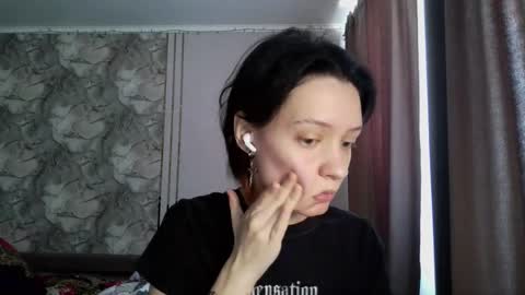 Snapshot of epifaniapaolino chatting on 02-19-26, 08:10 Lucy NEXT STREAM January 5 HNY online show from 02-19-26, 08:10