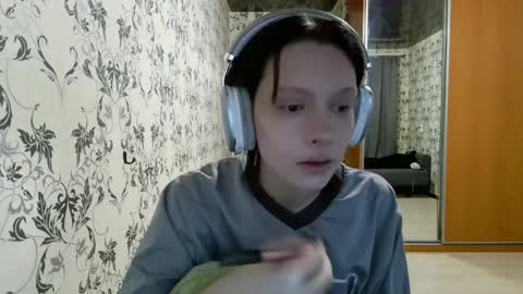 Snapshot of epifaniapaolino chatting on 04-08-26, 01:49 Lucy NEXT STREAM January 5 HNY online show from 04-08-26, 01:49