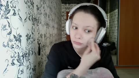 Snapshot of epifaniapaolino chatting on 04-11-26, 07:24 Lucy NEXT STREAM January 5 HNY online show from 04-11-26, 07:24