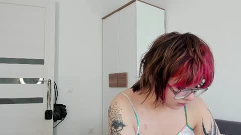 Snapshot of erapody chatting on 06-24-26, 06:23 Venice online show from 06-24-26, 06:23